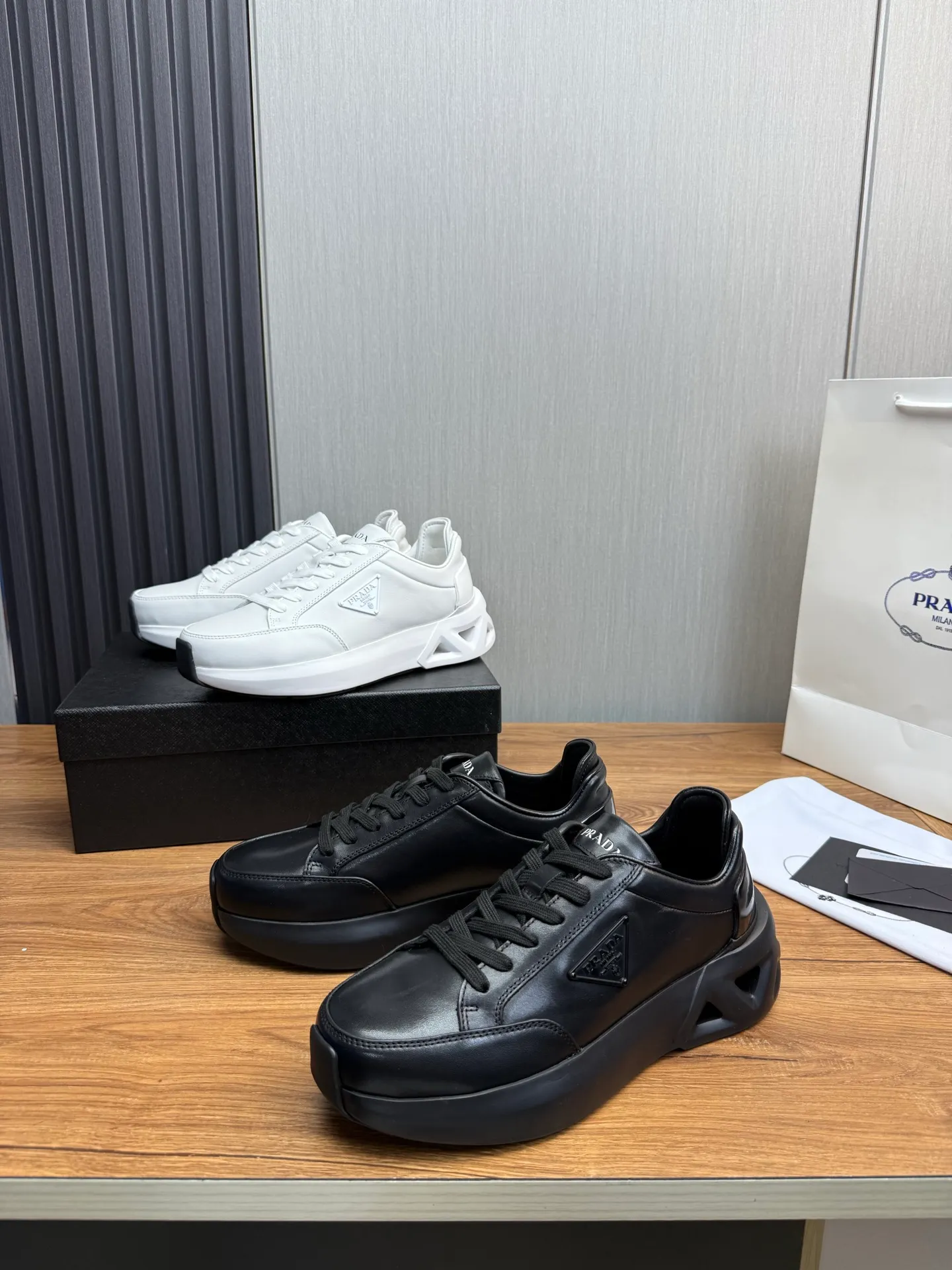 Men's shoes 💰820💰 [PRADA] New models synchronized with the official website, high-quality shipments ✔️Best sellers🔥 Original cowhide + cowhide lining, 1🆚1 replica, original bottom, 38-45 (men's 38.45 custom-made, non-returnable)